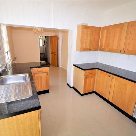 4 bedroom property to rent - Photo 3