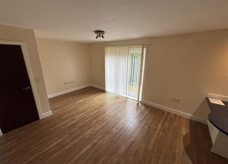 2 bedroom flat - ground floor to rent - Photo 2