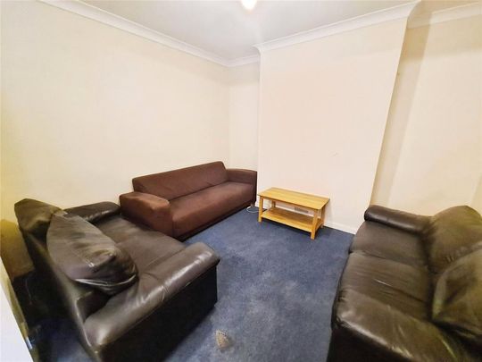 5 bedroom semi-detached house to rent - Photo 1