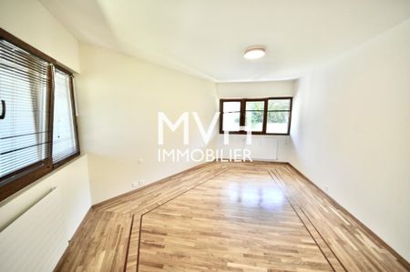 Architect-designed 9-room furnished villa in a green setting - Photo 4