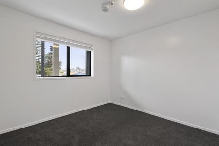 Spacious 3 Bedroom 2 Bathroom in great Location. - Photo 3