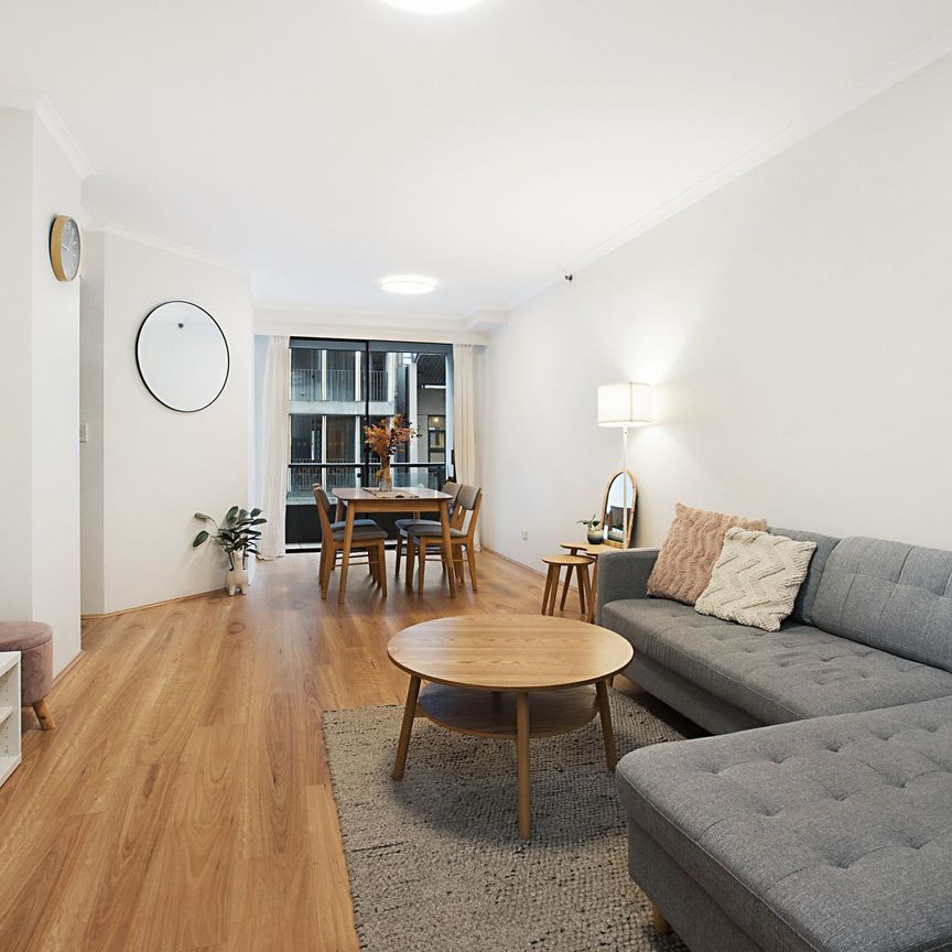 Paramount - Unfurnished - Available 31st October - Photo 1