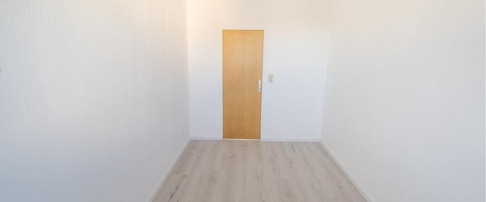 Renoviert, groß, hell, 4 Zimmer m. Einbauküche, Balkon, Parkplatz - Photo 1