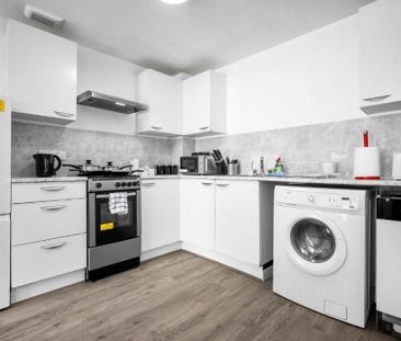 2 Bed Terraced House, Carpenters Court, B12 - Photo 4