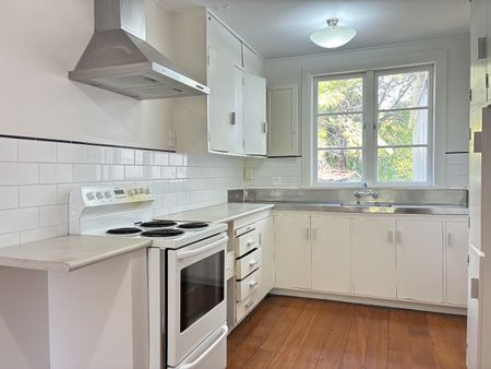 Lovely brick and tile - Photo 2