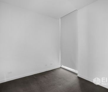 2 Bedroom Apartment in Milano - Photo 2