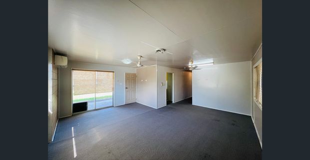 Neat & Tidy 3-Bedroom Home – Great Value with Extra Storage! - Photo 1