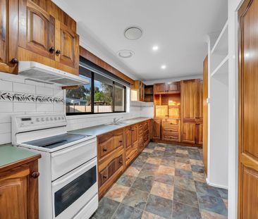 Modern Comfort Meets Family Functionality – Newly Renovated Gem in ... - Photo 5