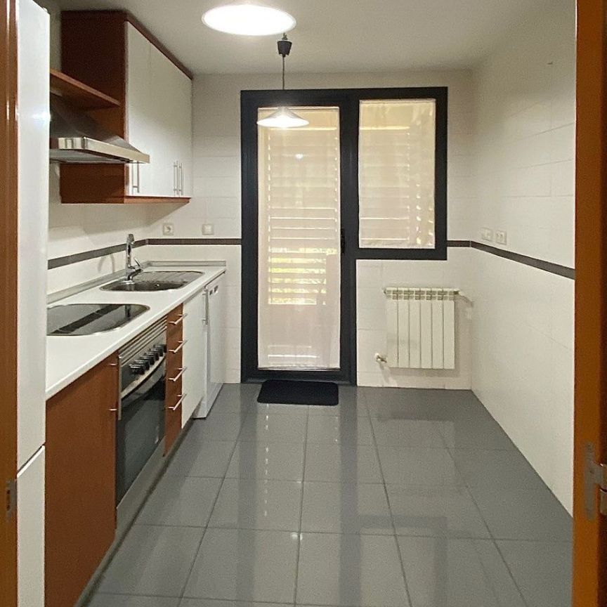 Piso de alquiler en De Los Quiñones, Ensanche - Photo 1