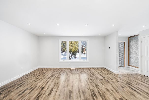 For Lease - 246 Hodgson Drive, Newmarket, Ontario - Photo 1