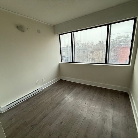 420 Parkdale Ave - Photo 1