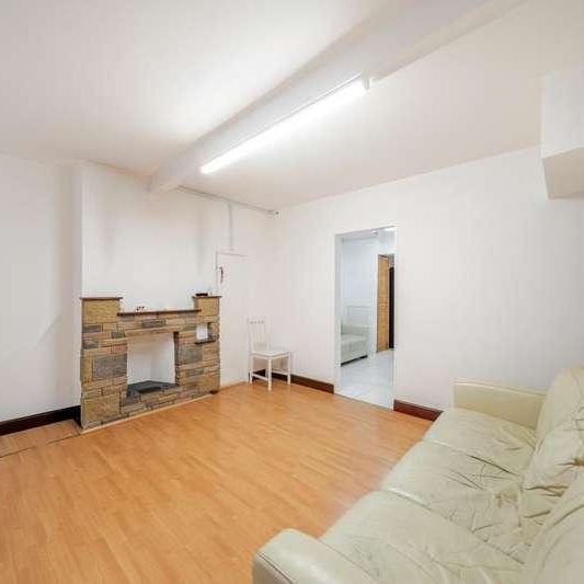 Orchard Grove, Edgware, HA8 - Photo 1