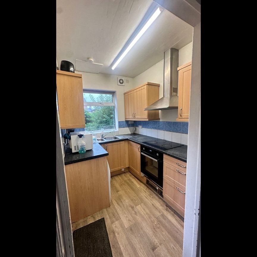 Room in a Shared House, Rosa Road, S10 - Photo 1
