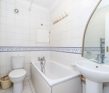 Superb double bedroom in a great location of London Islington N1 area. - Photo 4