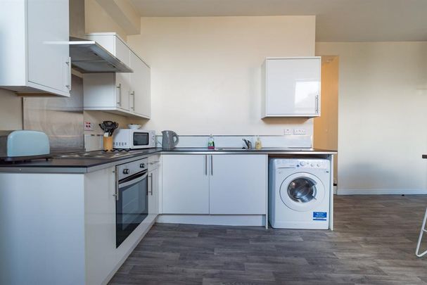 3 bedroom apartment to rent - Photo 1