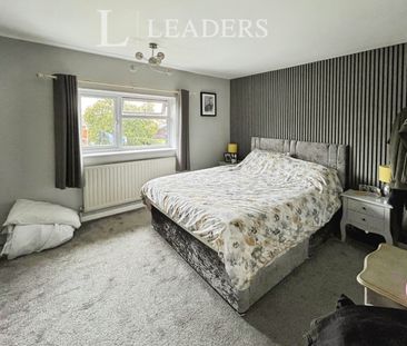 3 bedroom house to rent Bay View Crescent, Little Oakley, CO12 - Photo 4