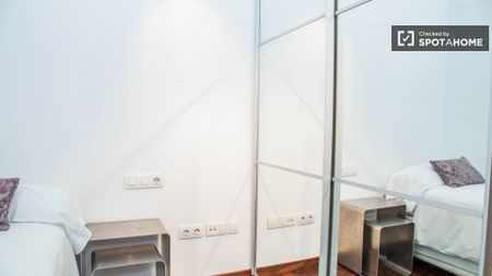 barcelona, Catalonia 08021 - Photo 3