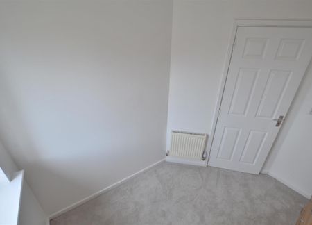 3 bedroom house - semi-detached to rent - Photo 5