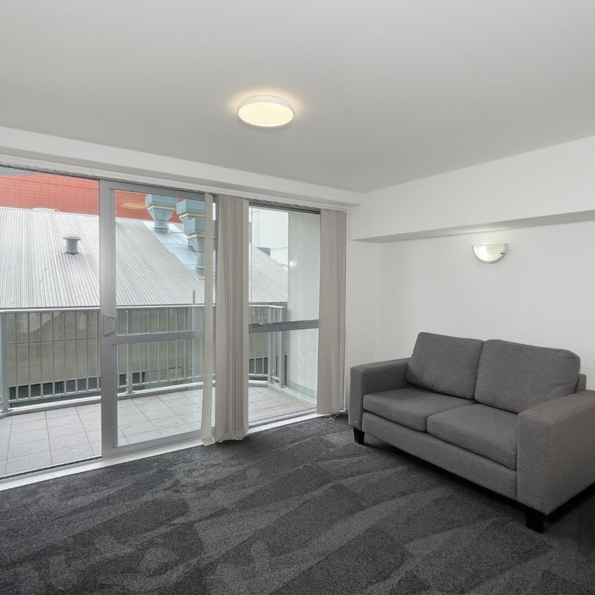 Cozy one bedroom Hobson St apartment - Photo 1