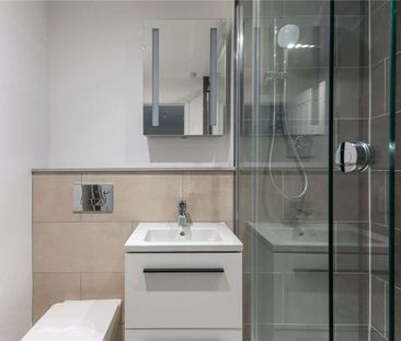 A newly renovated two bedroom house - Photo 5