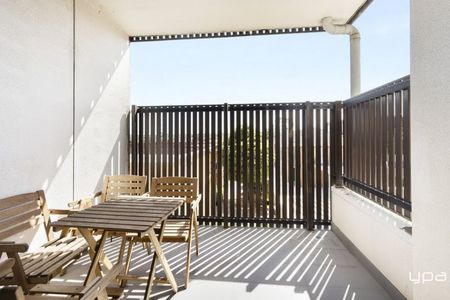 Modern Comfort in Vibrant Brunswick West - Photo 4