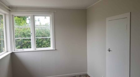 Fully Renovated House - Photo 3