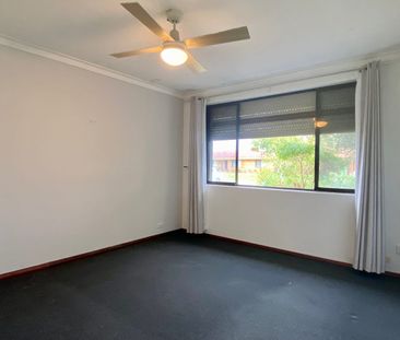 Charming and Charismatic! - Photo 1