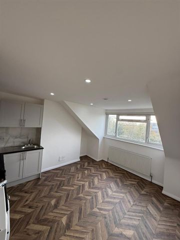 Connaught Road, London NW10 - Photo 4