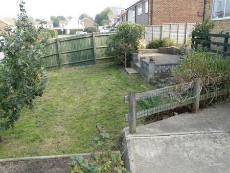 4 bedroom semi-detached house to rent - Photo 2