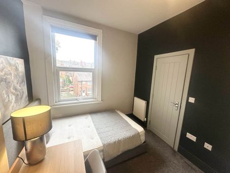Beechwood Crescent (room 3), Burley , Leeds - Photo 5