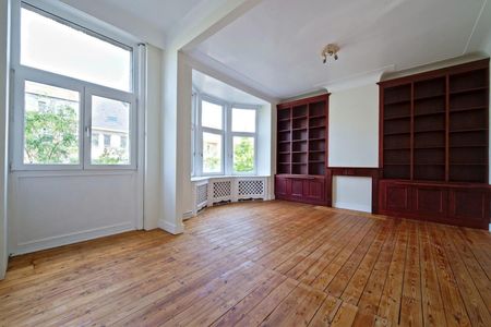 Idéalement Située, Superbe Maison avec Jardin, 5CH, 3SDB - Photo 2