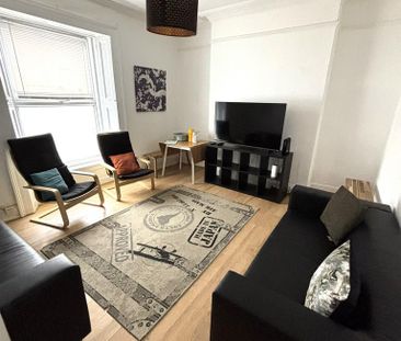 6 bedroom terraced house to rent - Photo 2