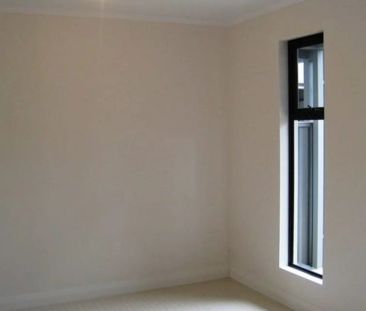 STUNNING TOWNHOUSE IN PRIME LOCATION - EMBRACE THE "CAFE LIFESTYLE" - Photo 6