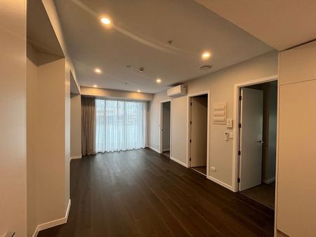 New modern & sunny 2brm apartment in One Enfield - Photo 2