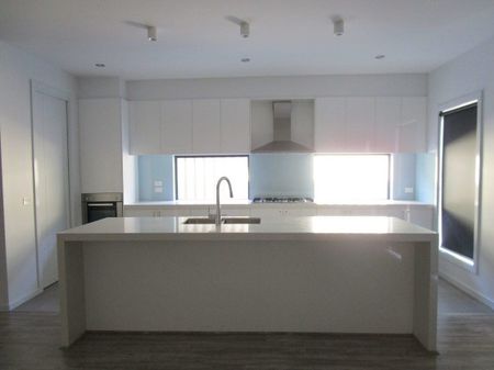 24B Howden Crescent, Braybrook VIC 3019 - Photo 2
