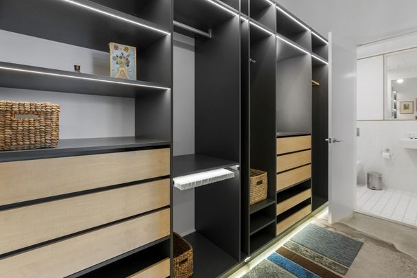 Brilliant location + NY feel - Photo 1