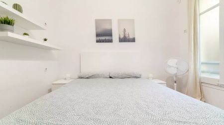 Room in a shared 19-bedroom apartment for rent in l'Antiga Esquerra de l'Eixample - Foto 2