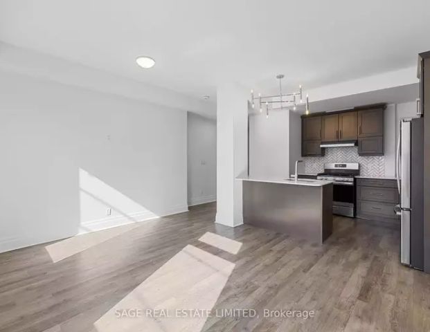 Spacious 2 Bed/2 Full Bath Unit In Parkdale | 1 Lansdowne Avenue, Toronto - Photo 1