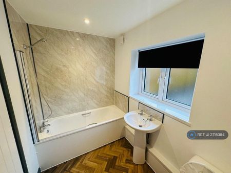 3 bedroom end of terrace house to rent - Photo 4