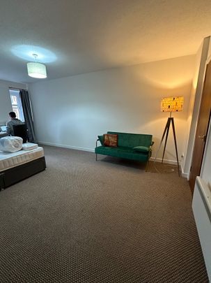 3 Bed Flat, Beltane Street, G3 - Photo 1