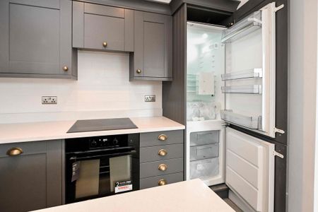 2 bedroom ground floor flat to rent - Photo 4