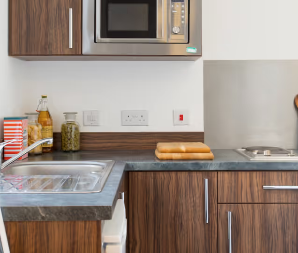 1 bedroom in a flat share to rent - Photo 5