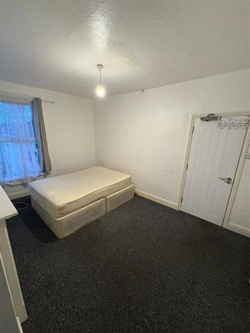 4 bedroom terraced house to rent - Photo 4