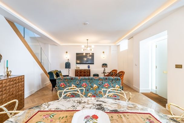 2 bedroom mews to rent - Photo 1