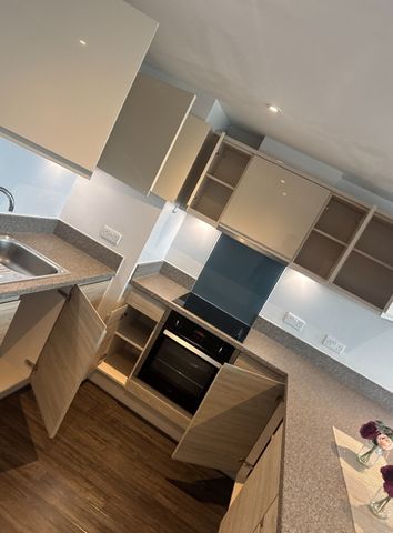 2 Bed Flat, Marco Island, NG1 - Photo 4