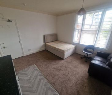 Studio to rent - Photo 5