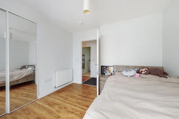 1 bedroom in a flat share to rent - Photo 1