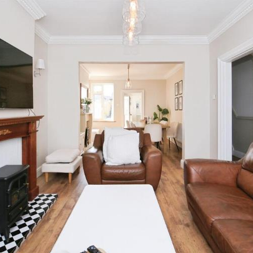 3 bedroom property to rent - Photo 1