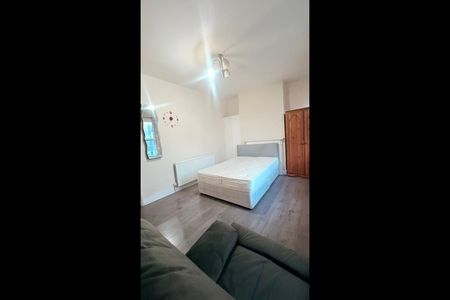Room in a Shared House, Elizabeth Road, N15 - Photo 3