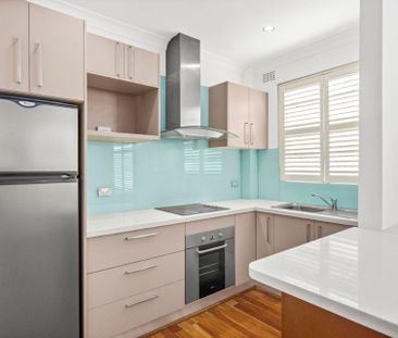 Modern and Vibrant Beachside Beauty - Photo 4